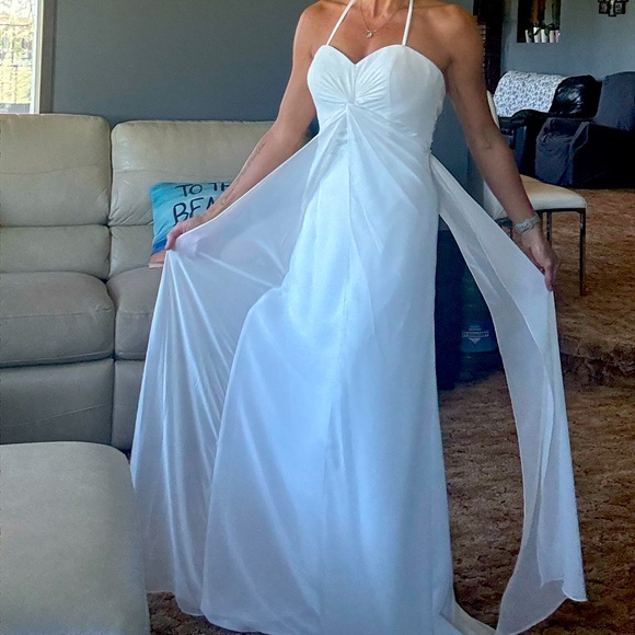 New never worn wedding dress - Picture 5 of 6